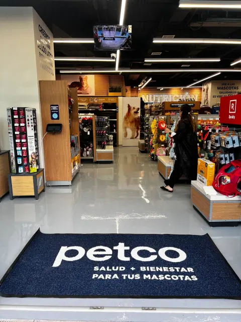 Strip Center Comercial Lo Barnechea - Vista principal